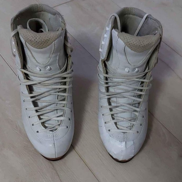Jackson Ultima 5500 Supreme Figure Skating Boots - size 7 - Picture 1 of 5